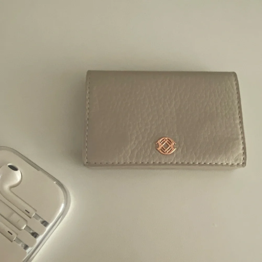 Dagne Dover Accordion Cardholder - Picture 6 of 7